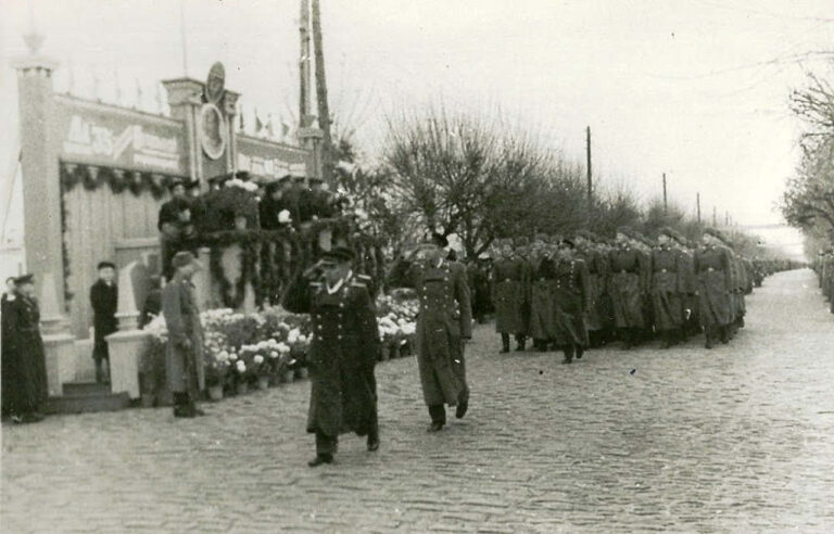 Курсанти 10 ВАШПНЛ на параді, 1952 рік, фото №3710