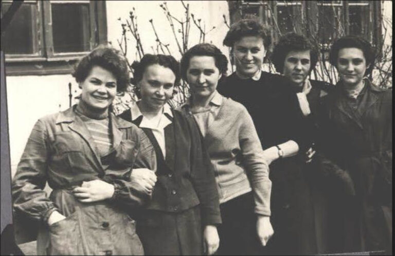 Дівчата відділу головного металурга, Дормаш, 1961 рік, фото №3837