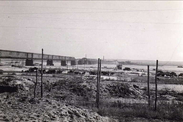 Зруйнований залізничний міст через Дніпро, 1941 рік, фото №3842
