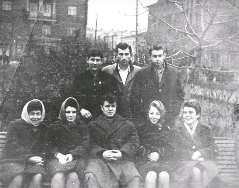 Сквер біля кінотеатру "Більшовик", 1960-ті роки, фото №3844