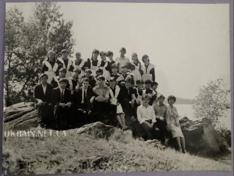 Випускники на скелі - гранітний реєстр, 1987 рік, фото №3937