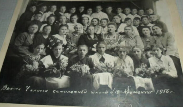 Випуск 7 класу семирічної школи №12, 1956 рік, фото №3969