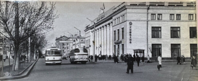 Будівля Будинку торгівлі та ресторан Україна, фото №4000