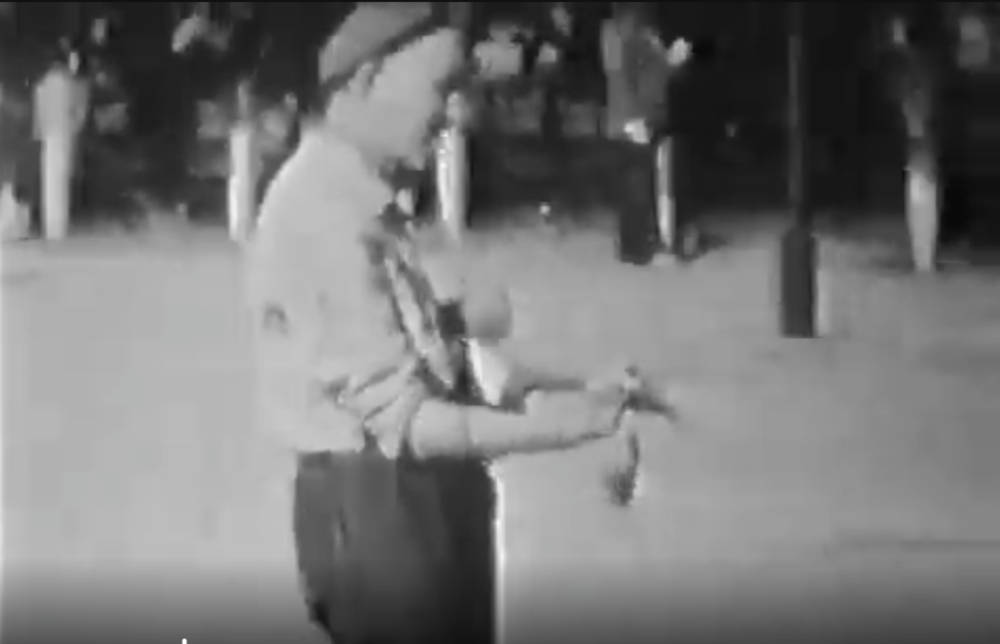 Коля-балалаєчник міська знаменитість Кременчука 1990х, відео 4011