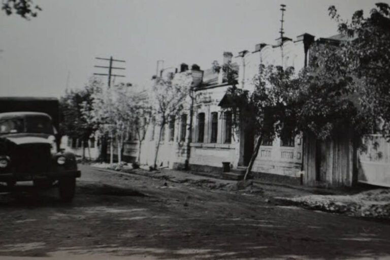 Вулиця зі старою забудовою, Кременчук, 1960-ті роки, фото №4025