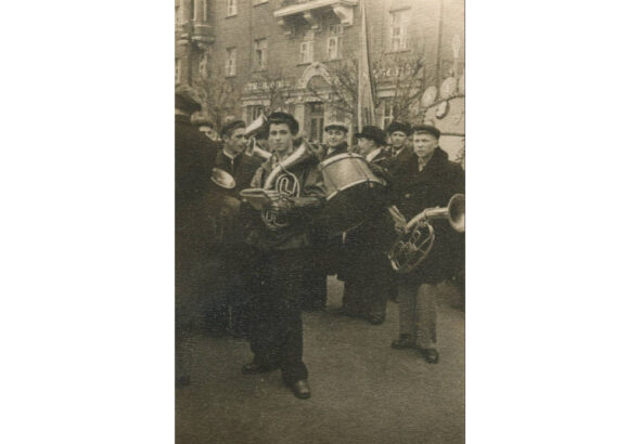 Духовий оркестр на параді в Кременчуці (1957–1959), фото №4039