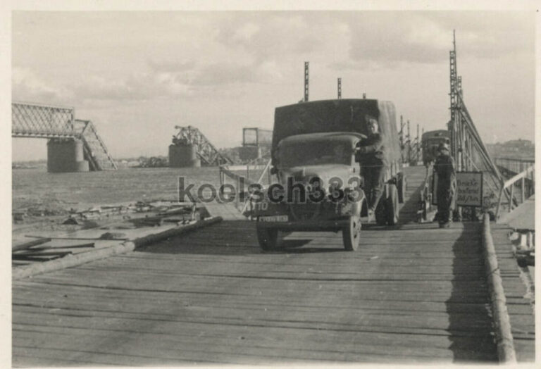Вантажівка Ford V8-51 на переправі, 1941 рік, фото №4058