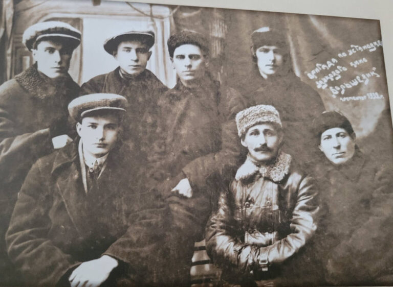 Бригада з установки звукового кіно «Більшовик», 1932 рік, фото №4064