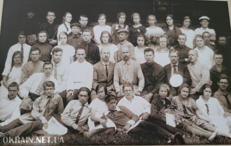 Випускники трудової школи при вагоноремонтному заводі, 1926 рік, фото №4072