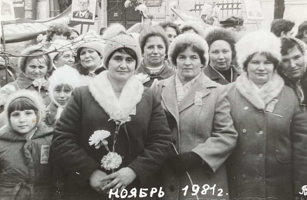 Робітники харчосмакової фабрики під час святкової демонстрації, фото №4137