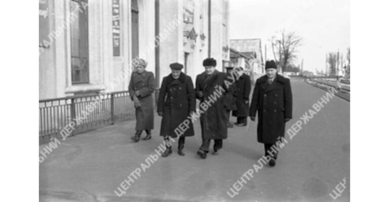 О. В. Палладін на ст. Кременчук Південної залізниці , 1950 рік, фото №4149
