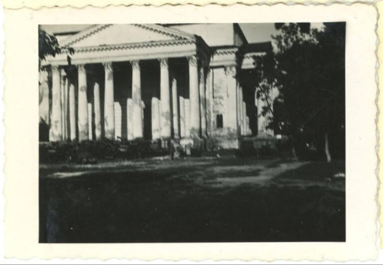 Історичне фото Успенського собору в Кременчуці на Соборній площі, 1941 рік