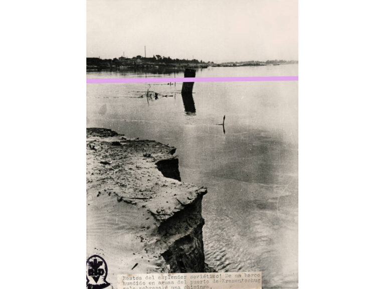 Димова труба затопленого пароплава, 1941 рік, архівне фото №4177