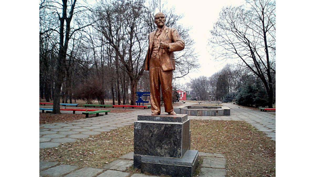 Скульптура Леніна в парку КВБЗ, архівне фото №4180
