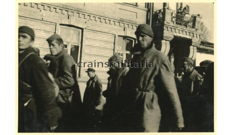 Колона радянських військовополонених, 1941 рік, архівне фото №4185