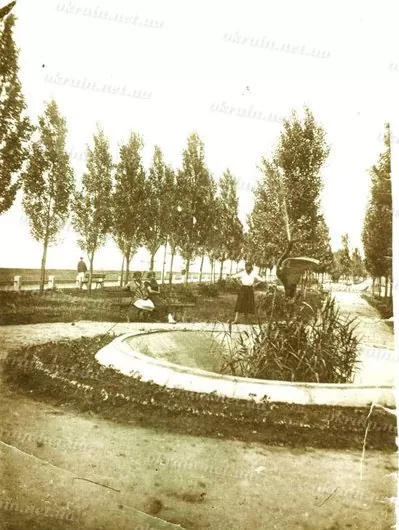Фонтан на набережній Кременчук 1938 рік фото 244