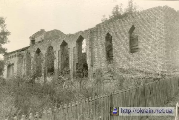 Клуб Кременчугского медицинского училища разрушенный немцами в 1943 году - фото № 290