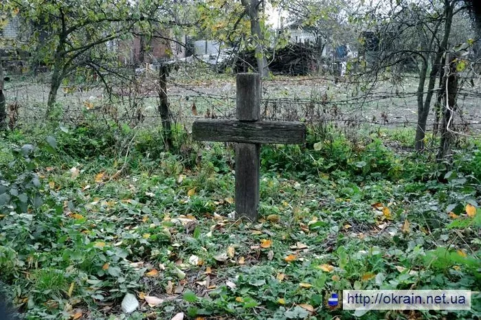 Хрест на могилі «російсько-польських військовополонених» у Крюкові фото 416