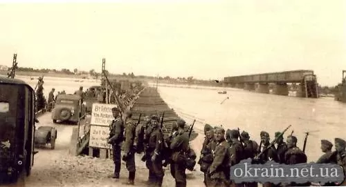 Немецкая переправа через Днепр выше Крюковского моста - фото № 193