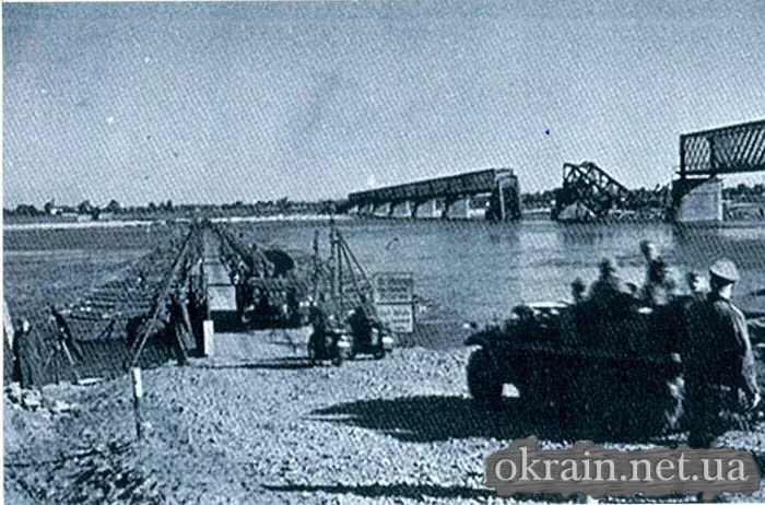 Німецька переправа у районі мосту у Кременчуці 1941 рік фото 488