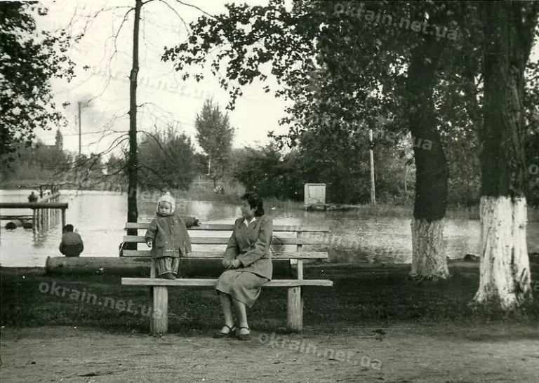 В парке Железнодорожников Кременчуг - фото № 1660