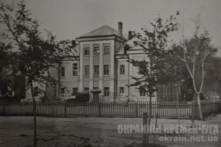 Здание гостиницы Пальмира в Кременчуге 1950-60 года - фото №1713