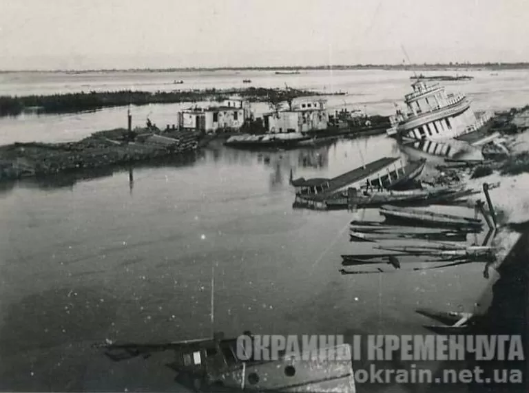 Затонувшие суда на набережной в Кременчуге 1941 год – фото №1714