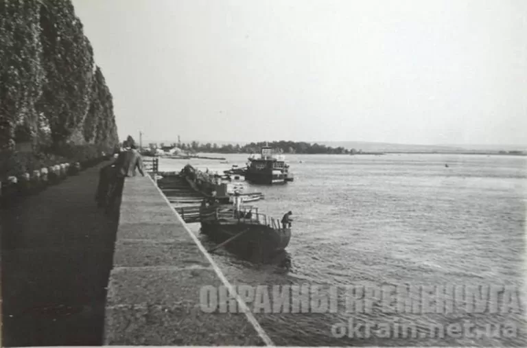 Пристань на набережній фото 1719