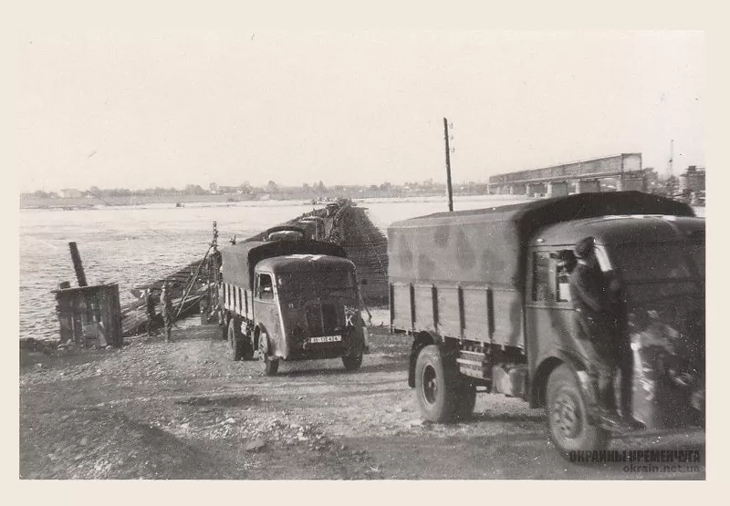 Грузовики Renault AGP из моторизованной дивизии СС «Викинг» Кременчуг 1941 год - фото № 1990