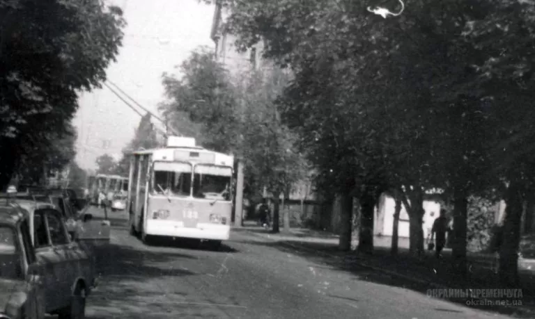 Пролетарская улица (ныне Небесной Сотни) Кременчуг 1993 год фото номер 2080
