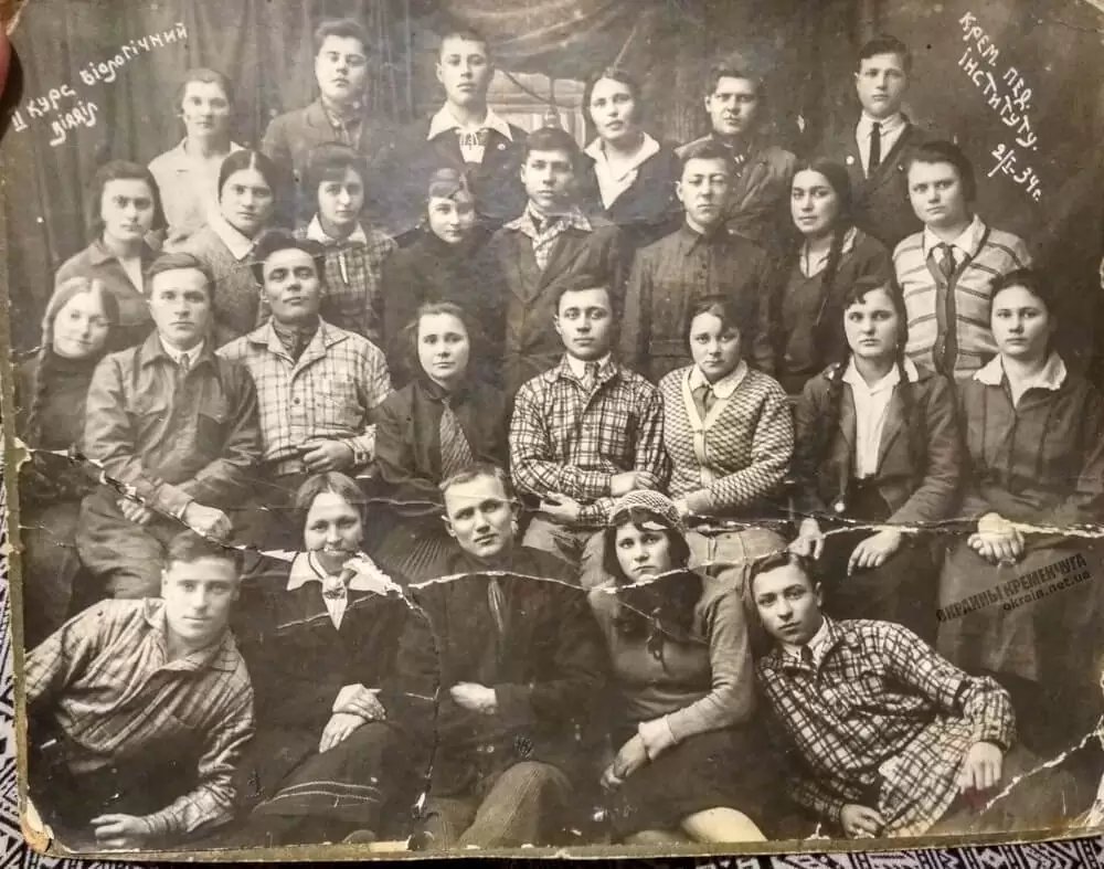 Студенты 2 курса Кременчугского Пединститута 1934 год фото номер 2265