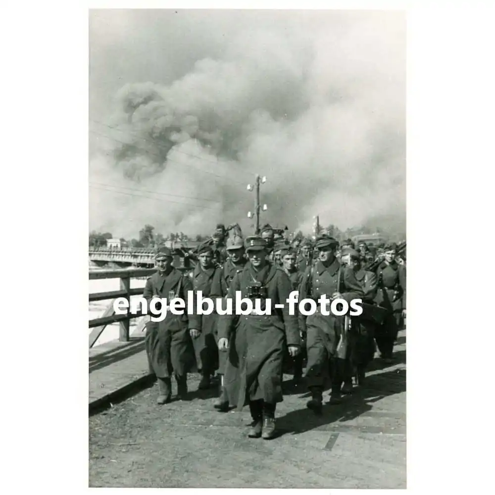 Німці відступають з палаючого Кременчука,, 1943 рік фото №3185